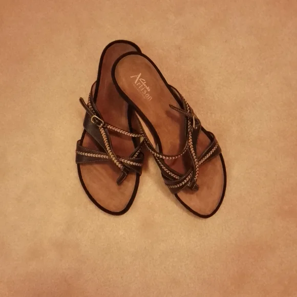 Sandals - Picture 2 of 3